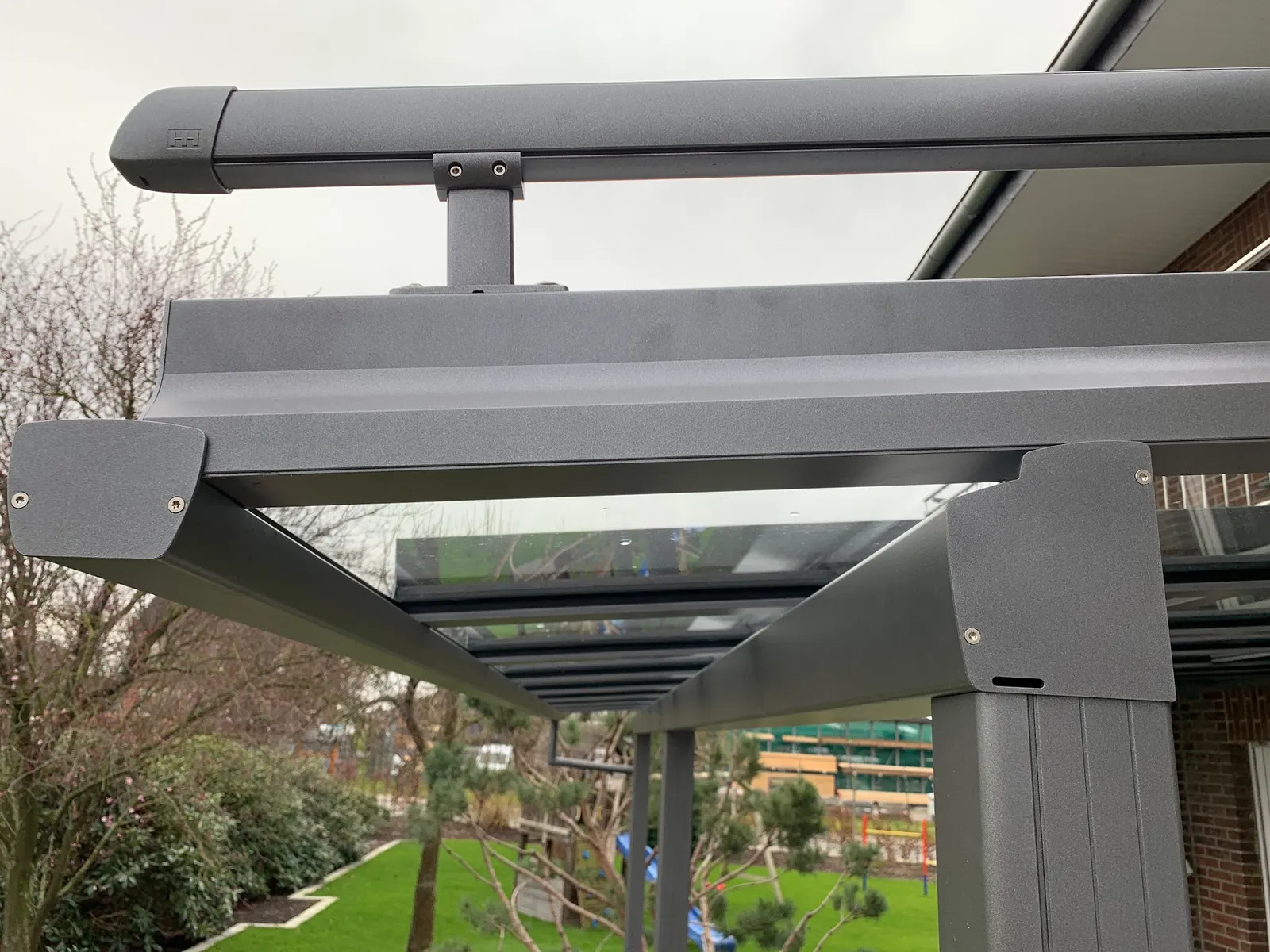 Detailaufnahme pulverbeschichteter Aluminiumprofile